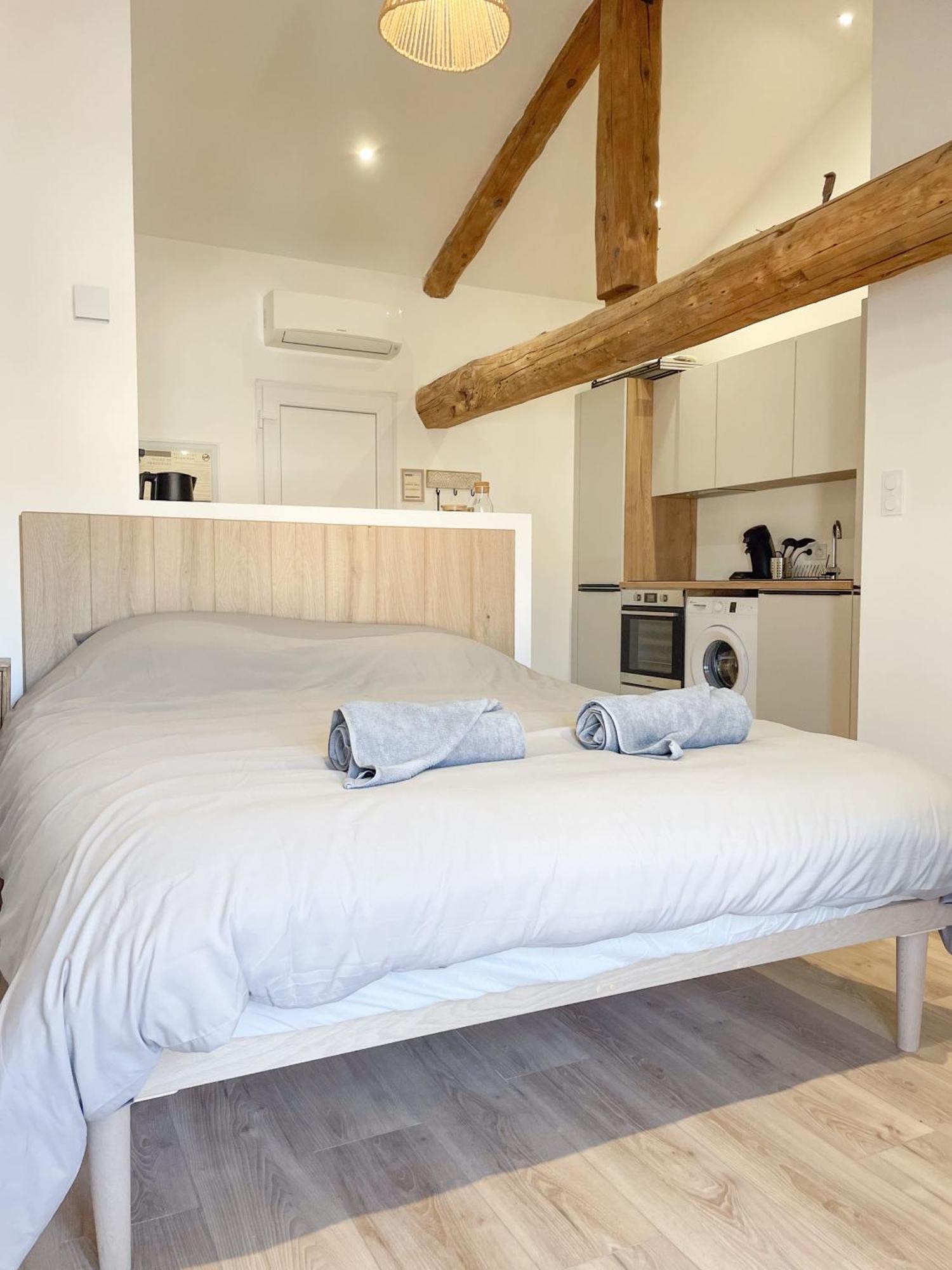 Esprit Bali Apartment Montbrison Luaran gambar