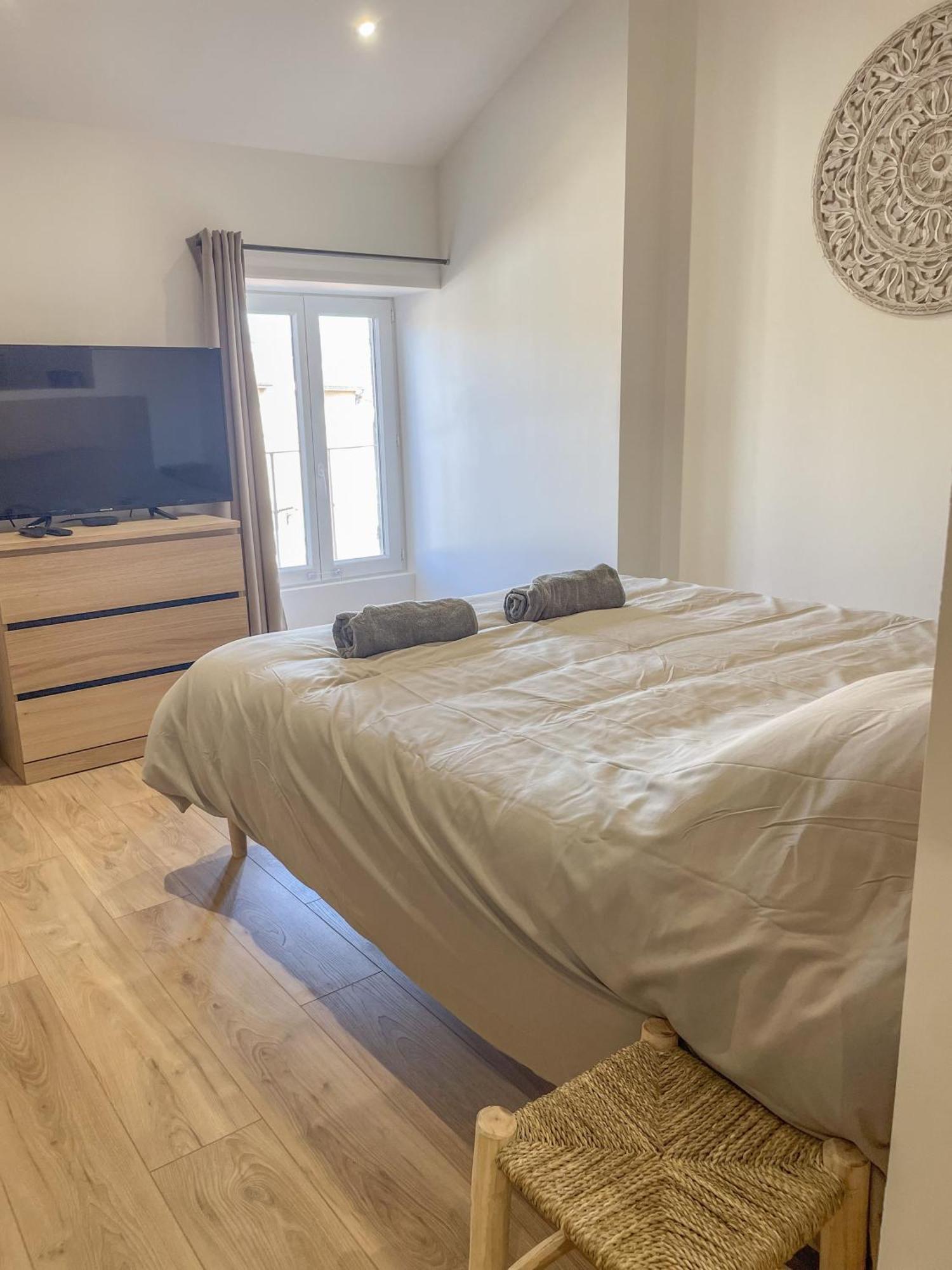 Esprit Bali Apartment Montbrison Luaran gambar