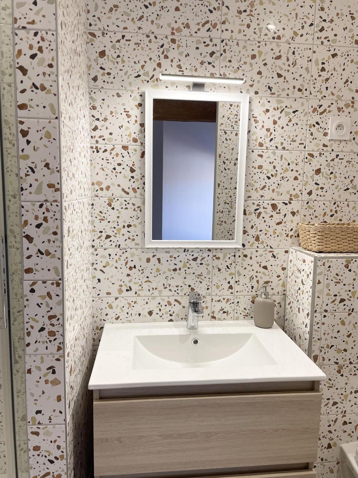 Esprit Bali Apartment Montbrison Luaran gambar